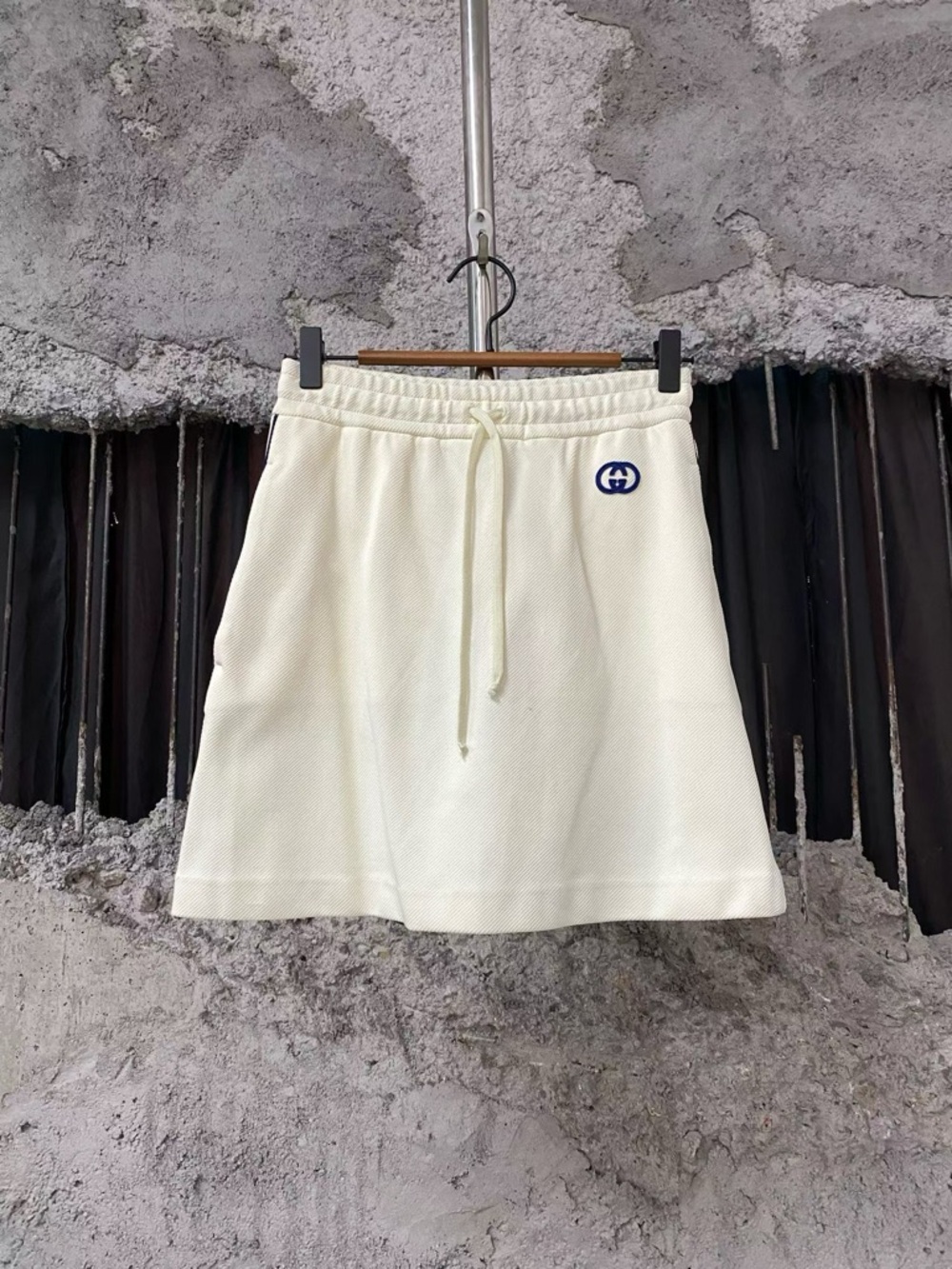 🚩steal Gucci Cream A-Line Drawstring Skirt with Blue Logo